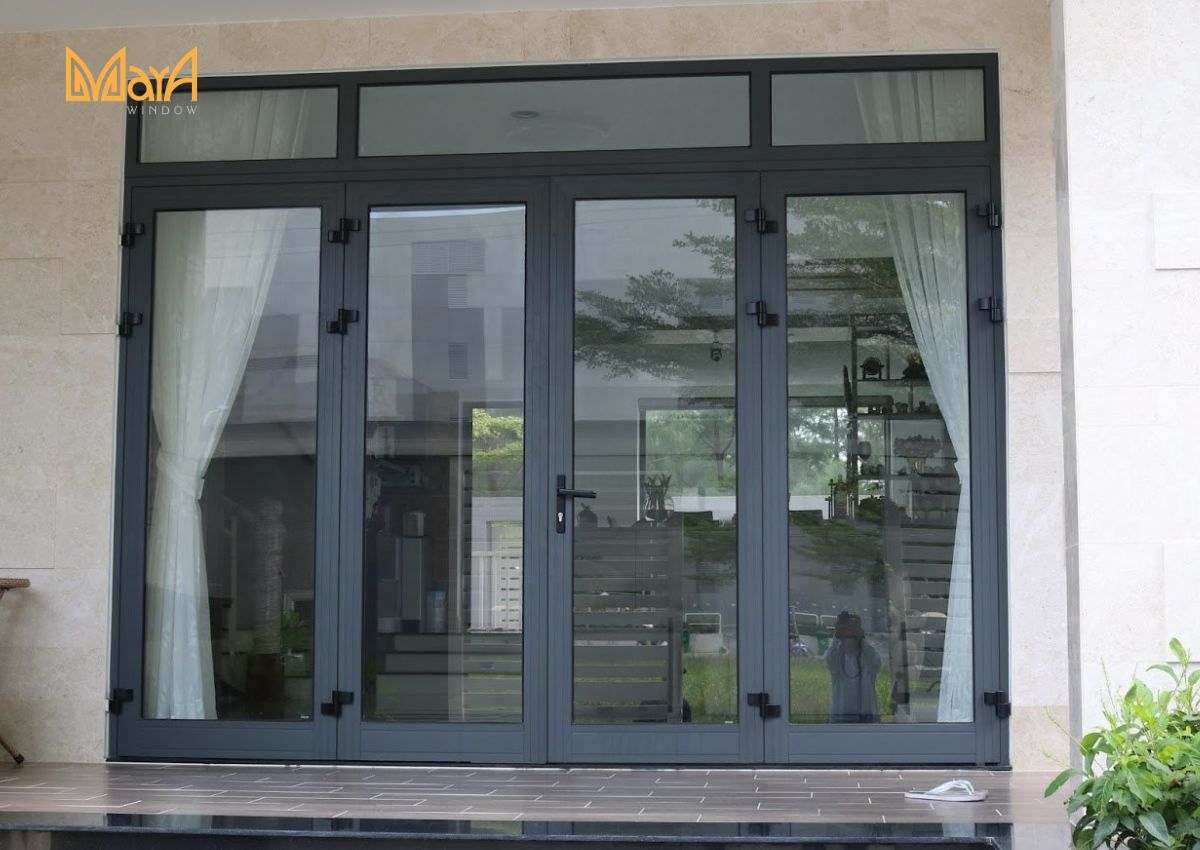 Cửa đi mở quay được sử dụng phổ biến trong các công trình xây dựng hiện nay